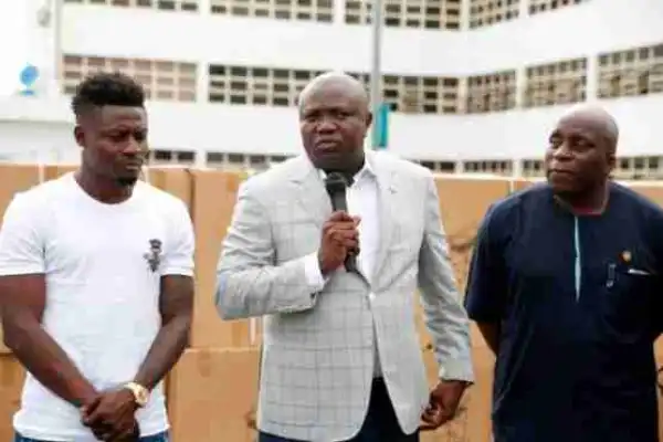 Obafemi Martins Donates Wheelchairs, Crutches To Lagos State, Pictured With Ambode (Photos)